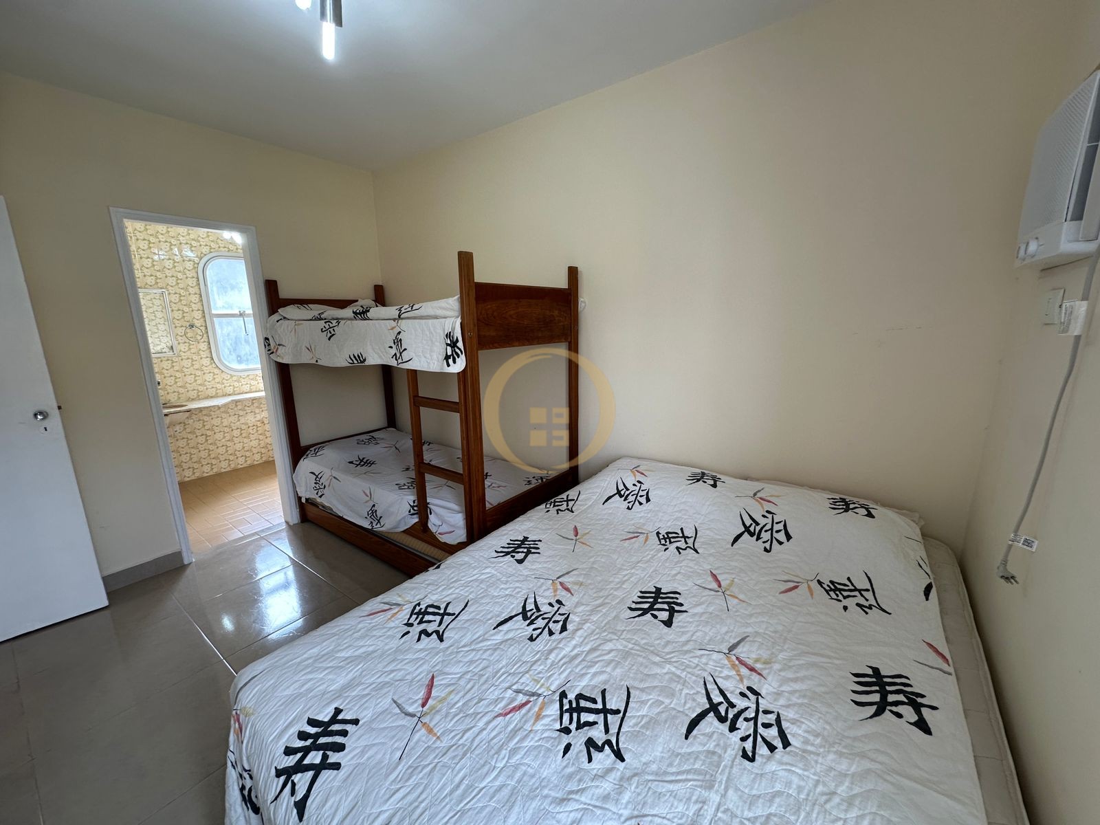 Apartamento na Praia da Enseada, Guarujá - SP