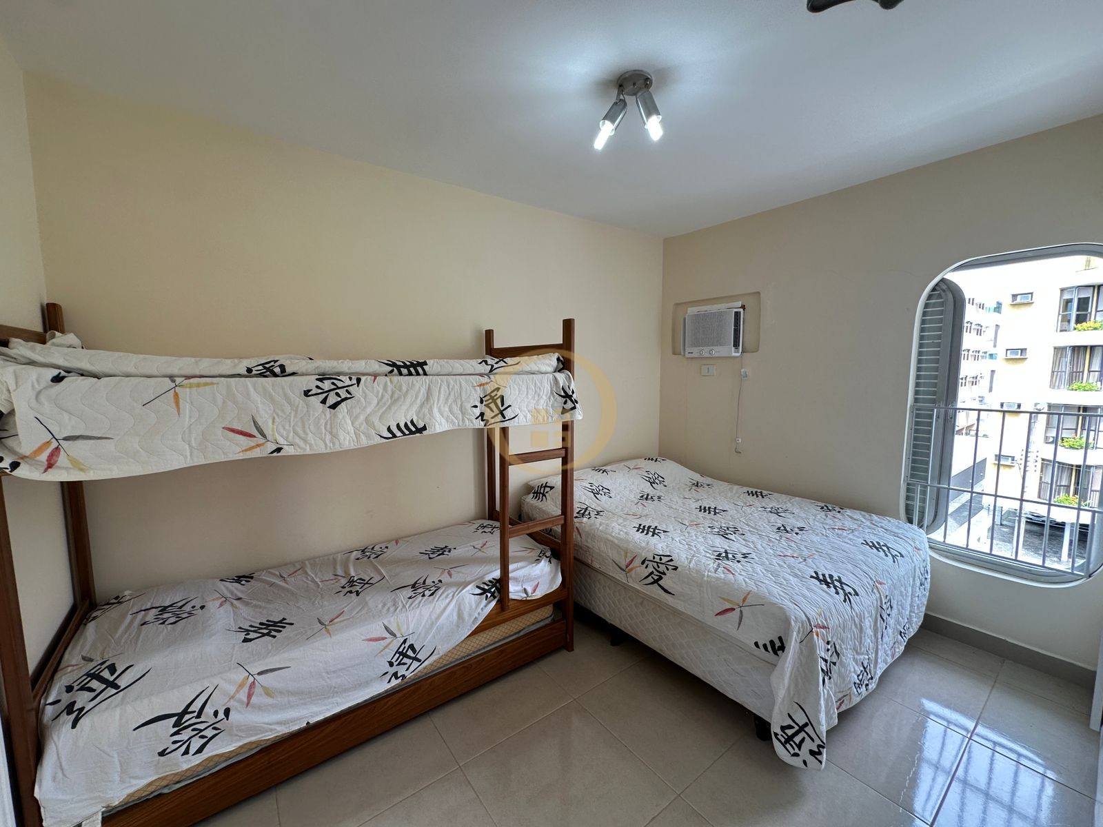 Apartamento na Praia da Enseada, Guarujá - SP