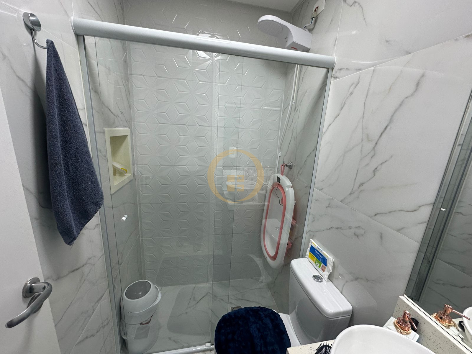 Apartamento na Praia das Pitangueiras, Guarujá - SP