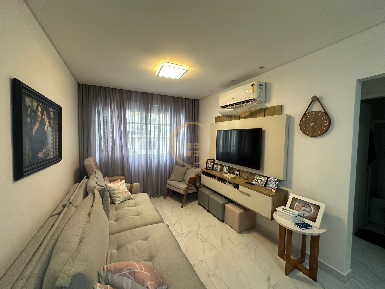 Apartamento na Praia das Pitangueiras, Guarujá - SP