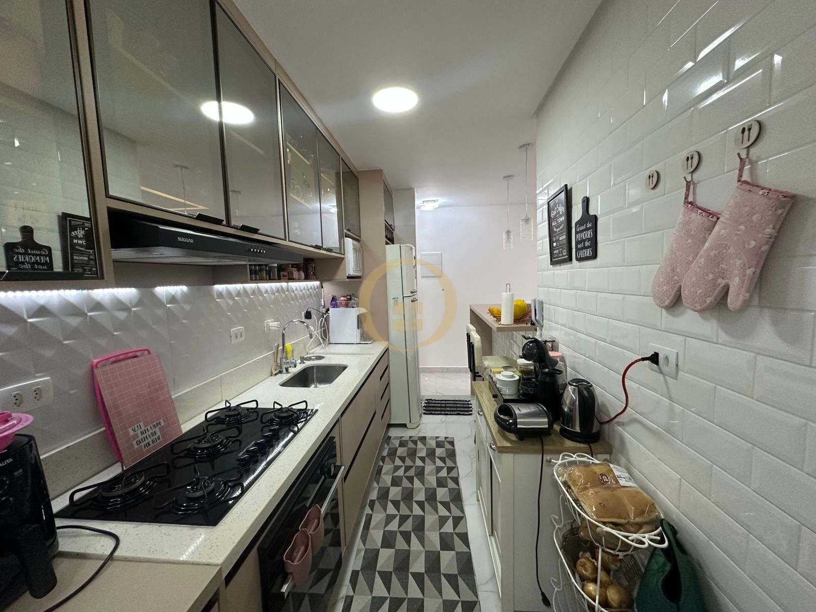 Apartamento na Praia das Pitangueiras, Guarujá - SP