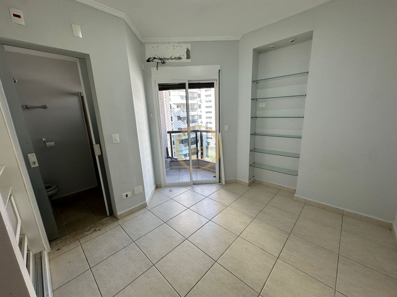 Apartamento na Praia das Pitangueiras, Guarujá - SP