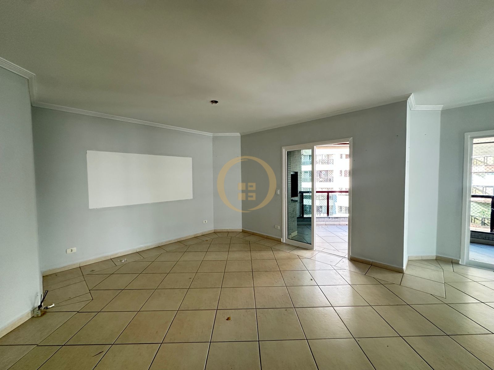 Apartamento na Praia das Pitangueiras, Guarujá - SP