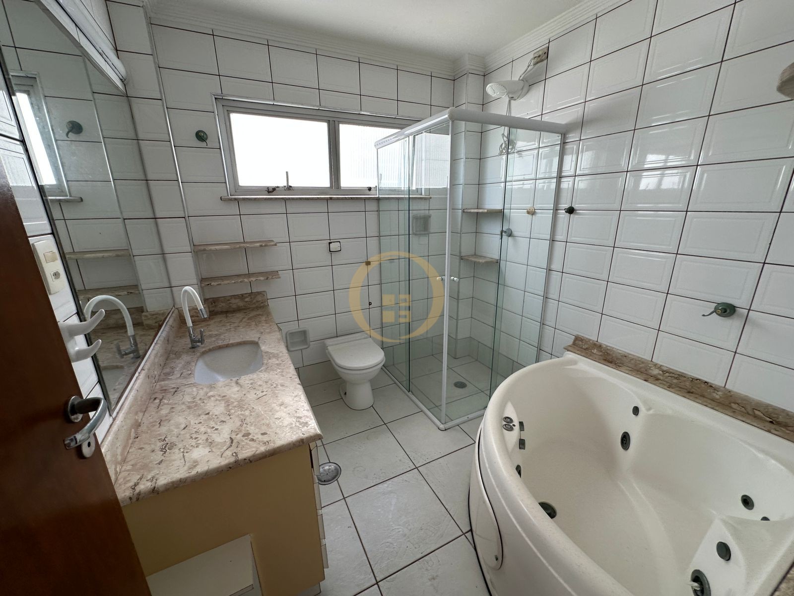 Apartamento na Praia da Pitanguerias - Guarujá