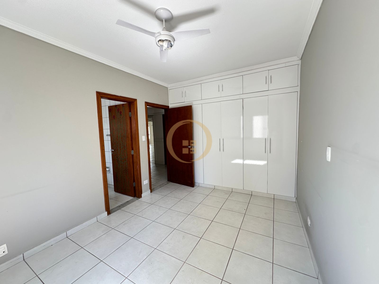 Apartamento na Praia da Pitanguerias - Guarujá