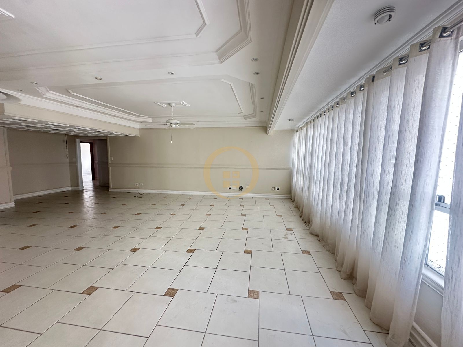 Apartamento na Praia da Pitanguerias - Guarujá