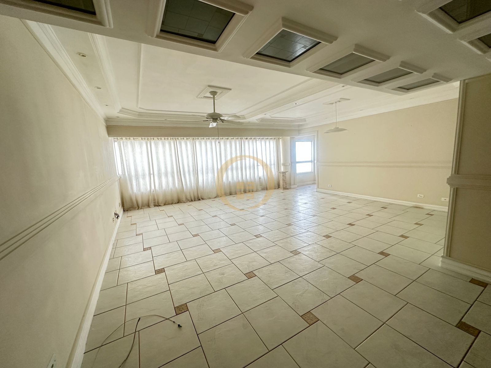 Apartamento na Praia da Pitanguerias - Guarujá