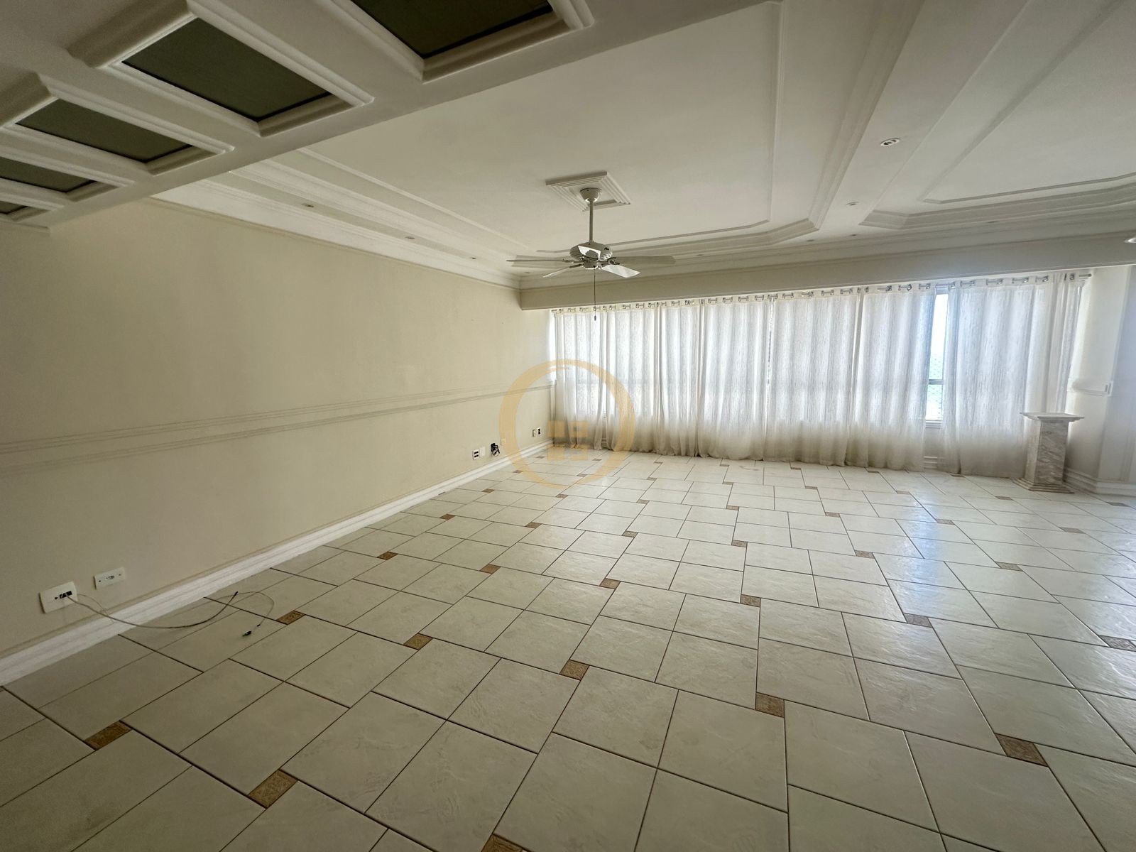 Apartamento na Praia da Pitanguerias - Guarujá