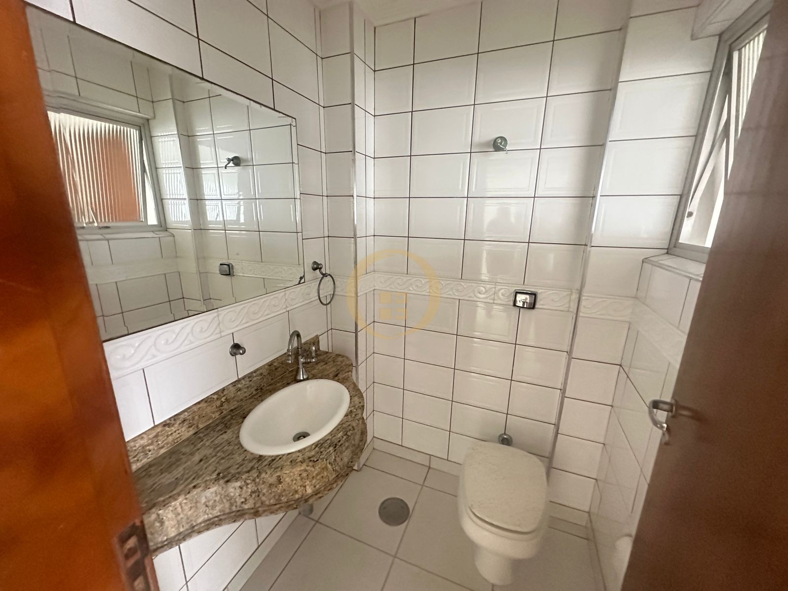 Apartamento na Praia da Pitanguerias - Guarujá