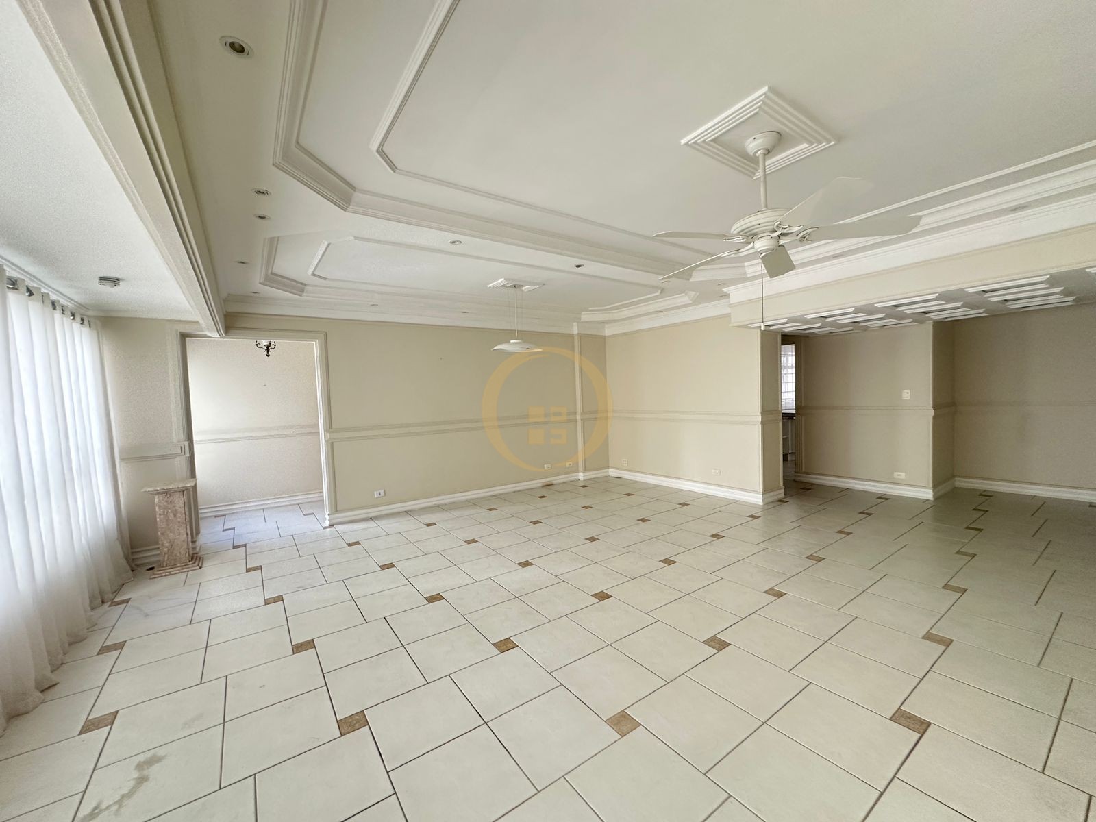 Apartamento na Praia da Pitanguerias - Guarujá