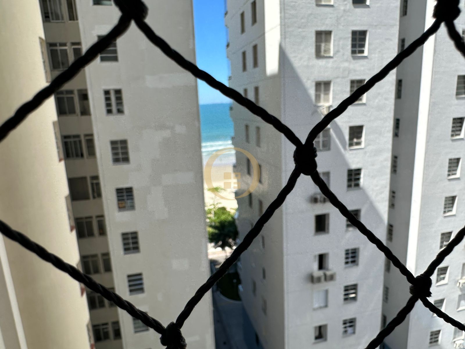 Apartamento à 50 Metros da Praia da Pitangueiras, Guarujá-SP