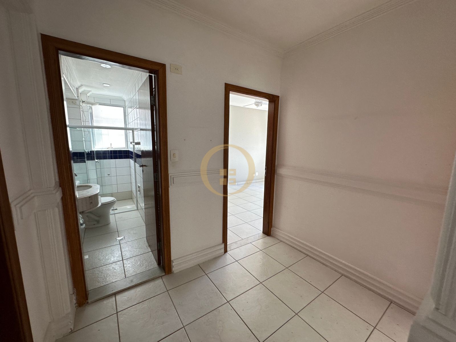 Apartamento à 50 Metros da Praia da Pitangueiras, Guarujá-SP