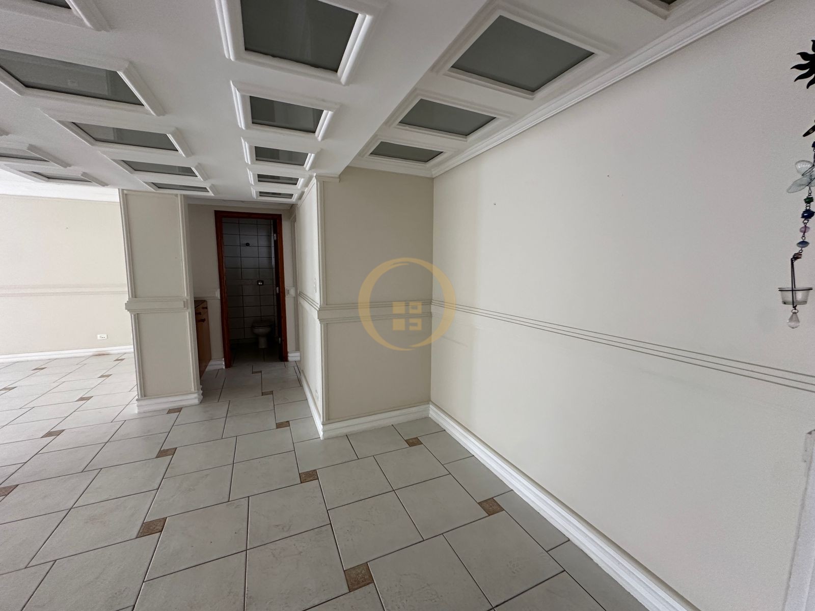 Apartamento à 50 Metros da Praia da Pitangueiras, Guarujá-SP