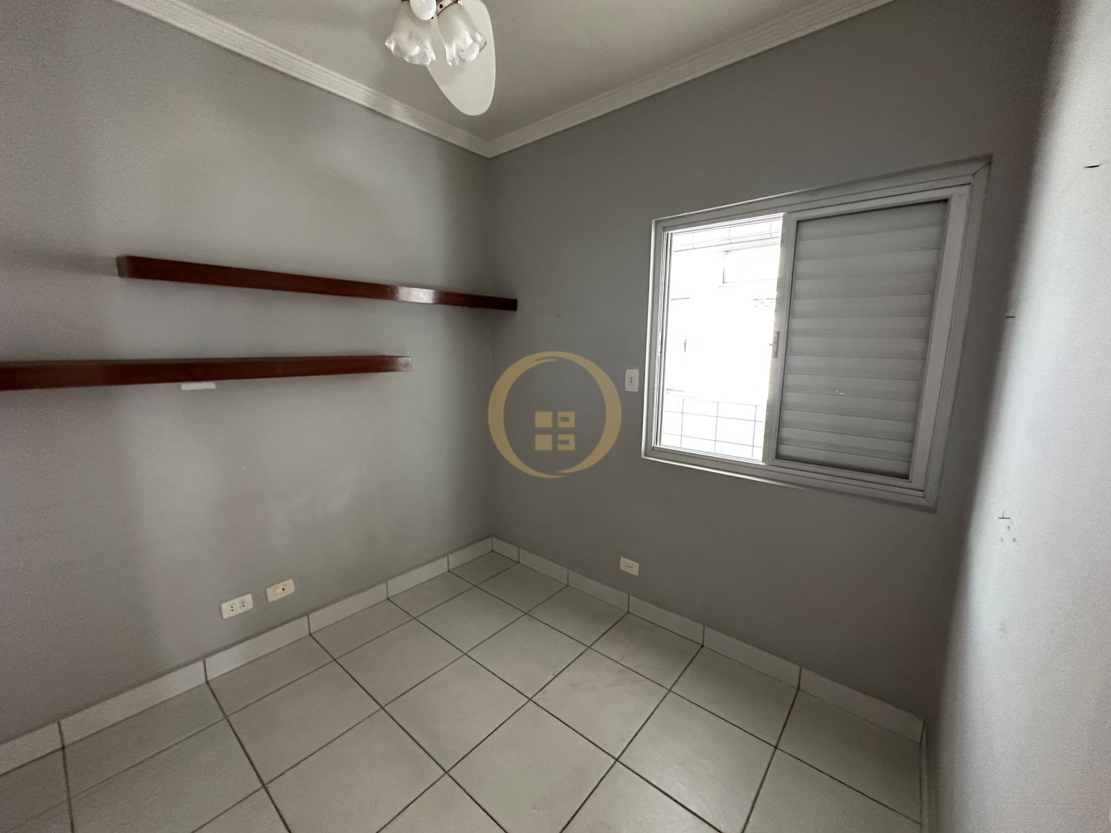 Apartamento à 50 Metros da Praia da Pitangueiras, Guarujá-SP