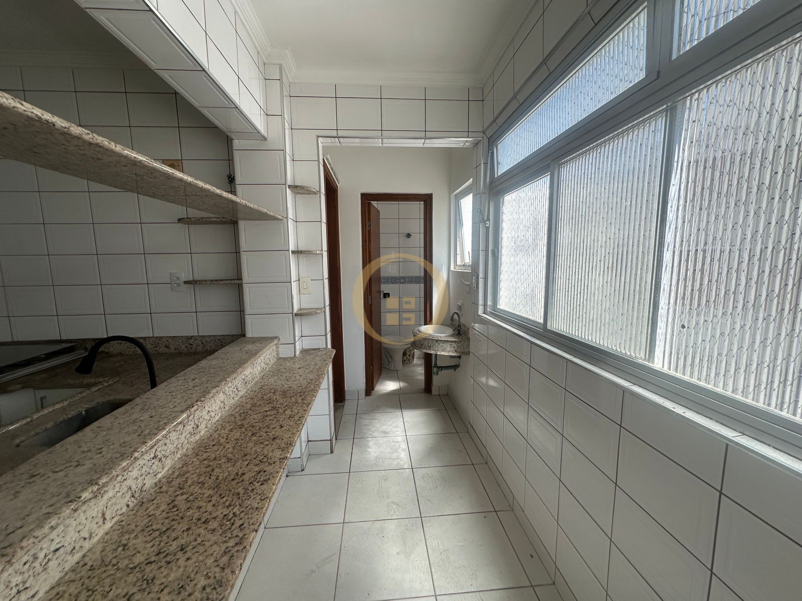 Apartamento à 50 Metros da Praia da Pitangueiras, Guarujá-SP