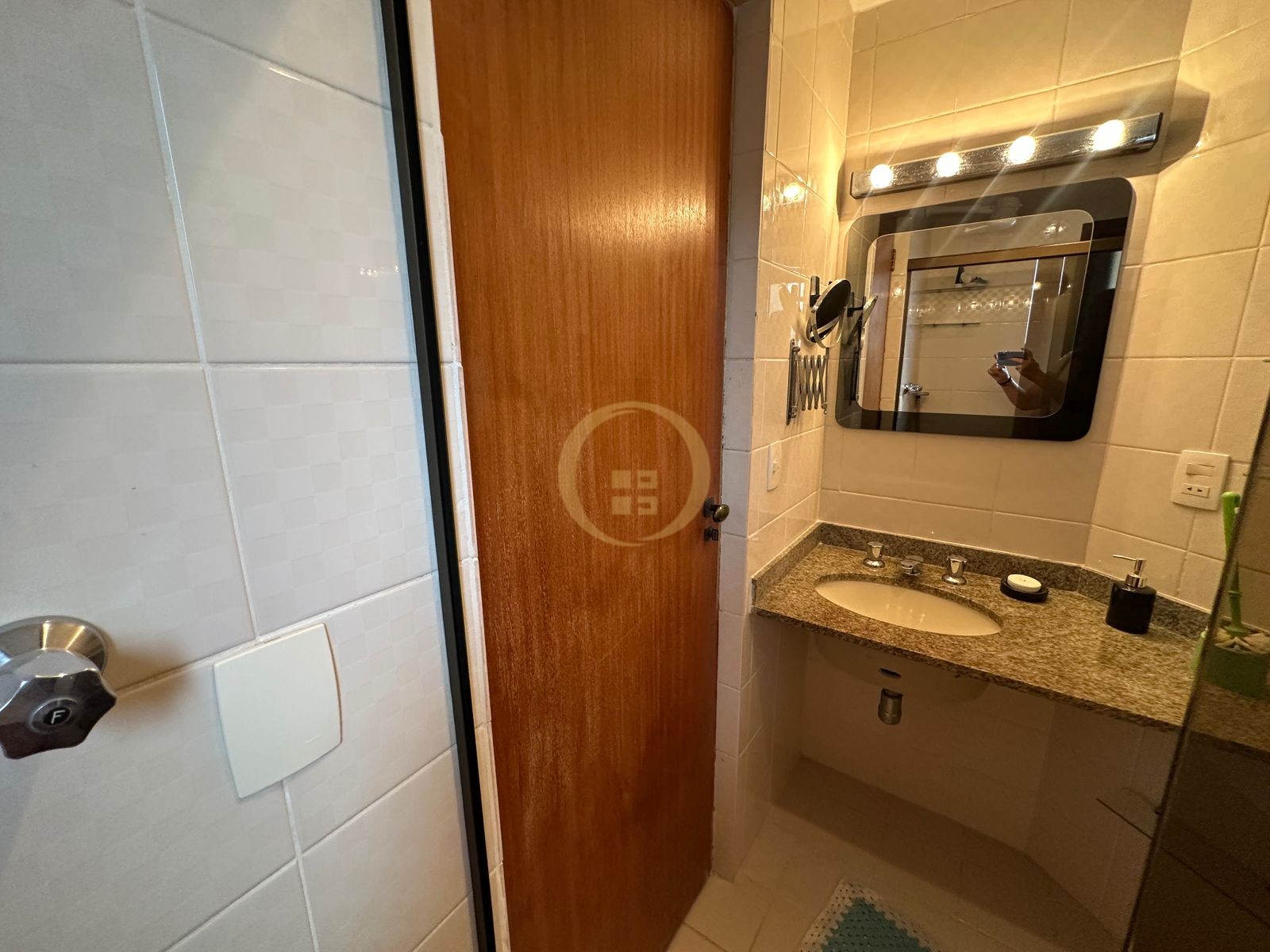 Apartamento na Praia da Enseada, Guarujá - SP