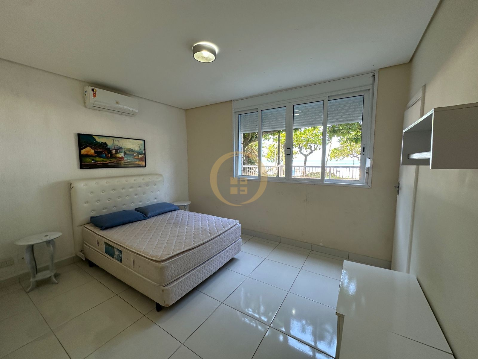 Apartamento Frente ao Mar nas Pitangueiras, Guarujá - SP