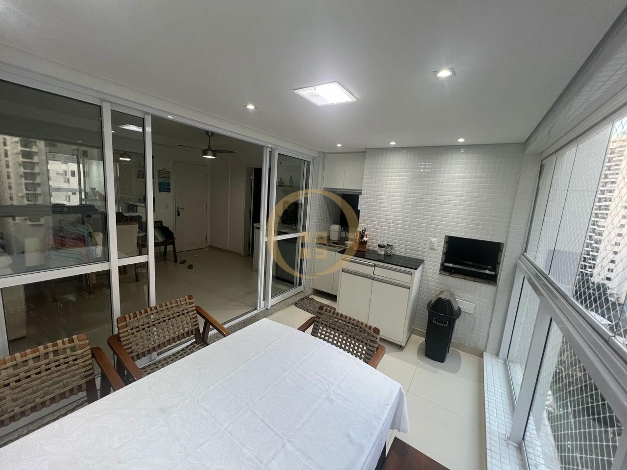 Apartamento na Praia da Pitangueiras, Guarujá - SP