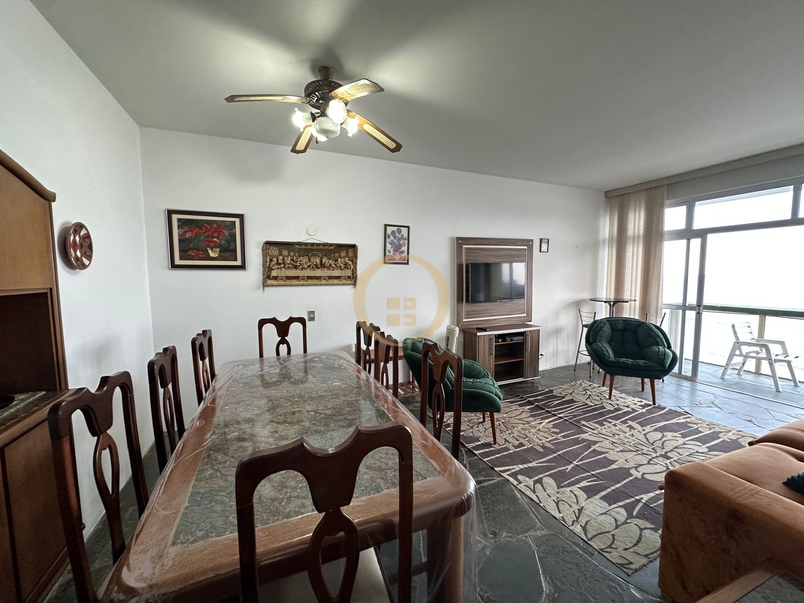 Apartamento Frente ao Mar nas Pitangueiras, Guarujá - SP