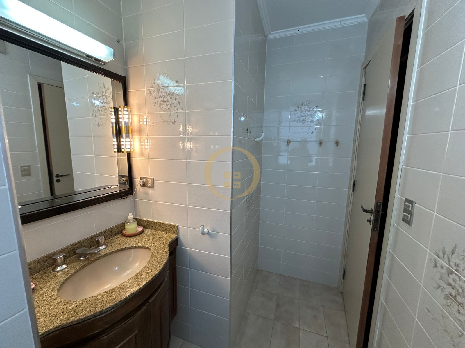 Apartamento Frente ao Mar nas Pitangueiras, Guarujá - SP