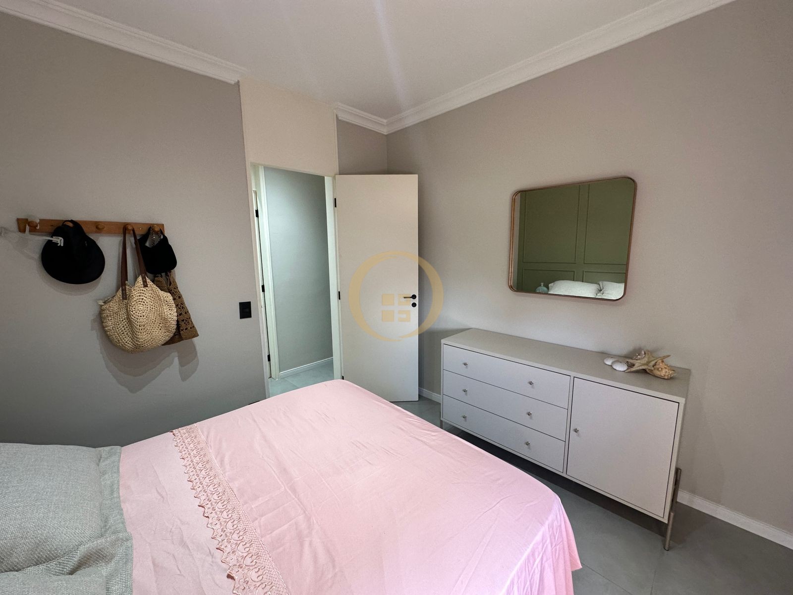 Apartamento na Praia da Enseada, Guarujá - SP