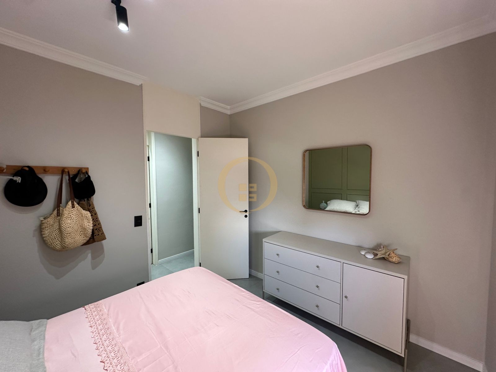 Apartamento na Praia da Enseada, Guarujá - SP