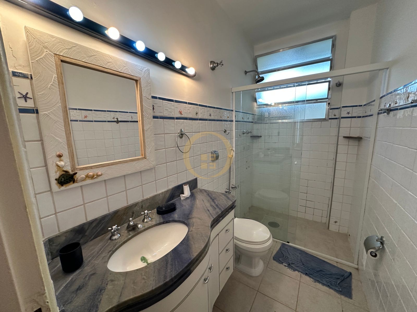 Apartamento à 100 Metros da Praia da Pitangueiras, Guarujá-S