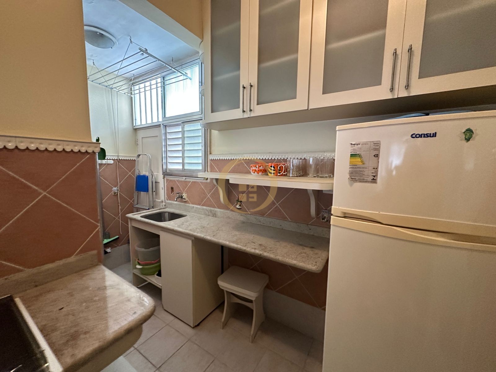 Apartamento à 100 Metros da Praia da Pitangueiras, Guarujá-S