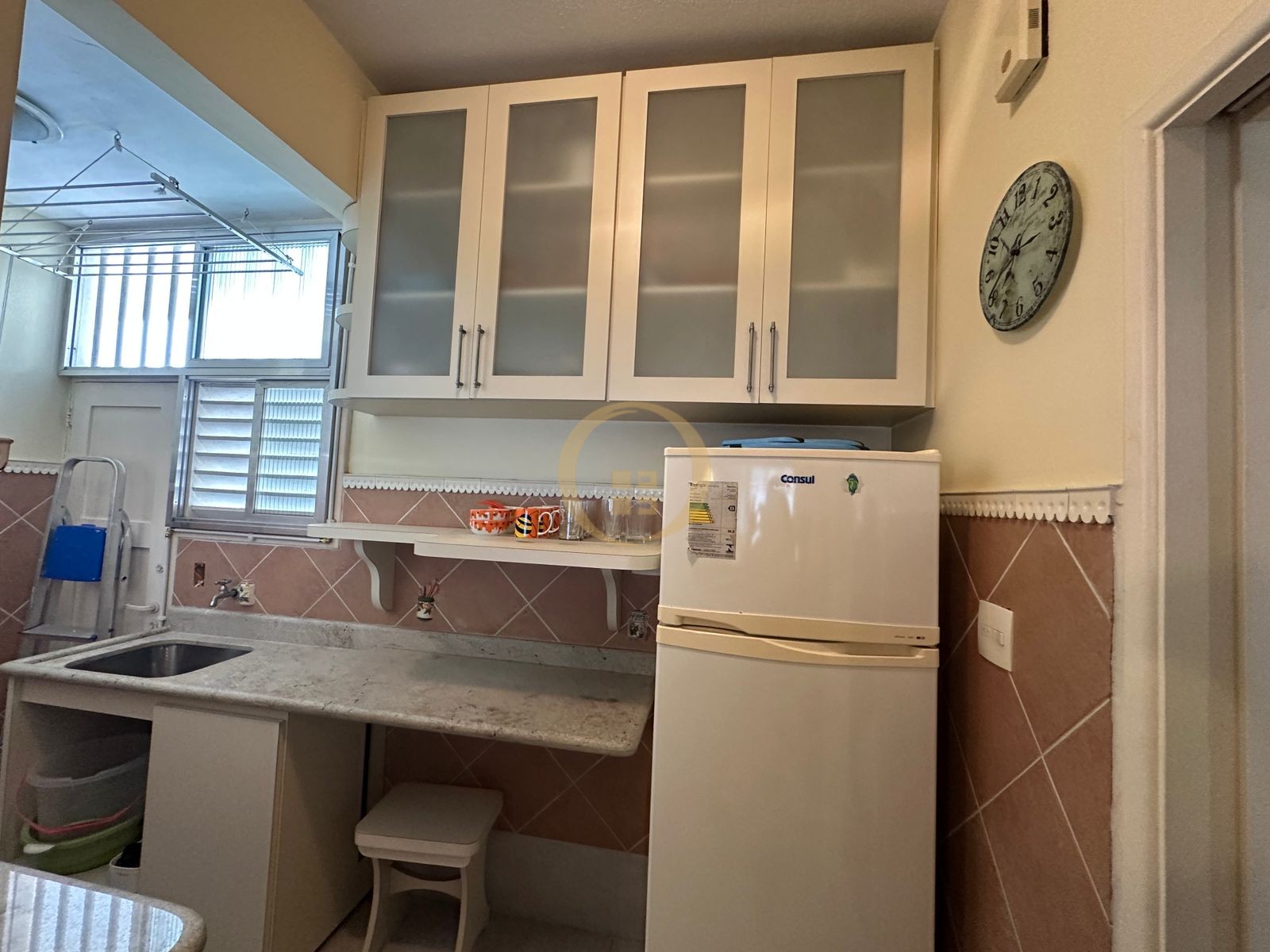 Apartamento à 100 Metros da Praia da Pitangueiras, Guarujá-S