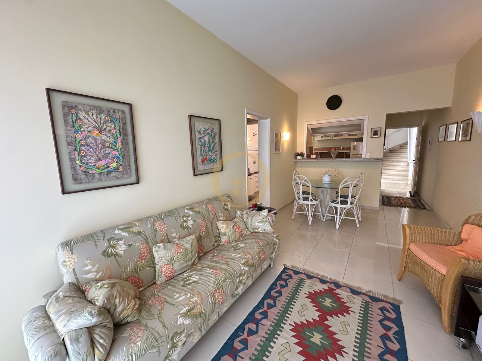 Apartamento à 100 Metros da Praia da Pitangueiras, Guarujá-S