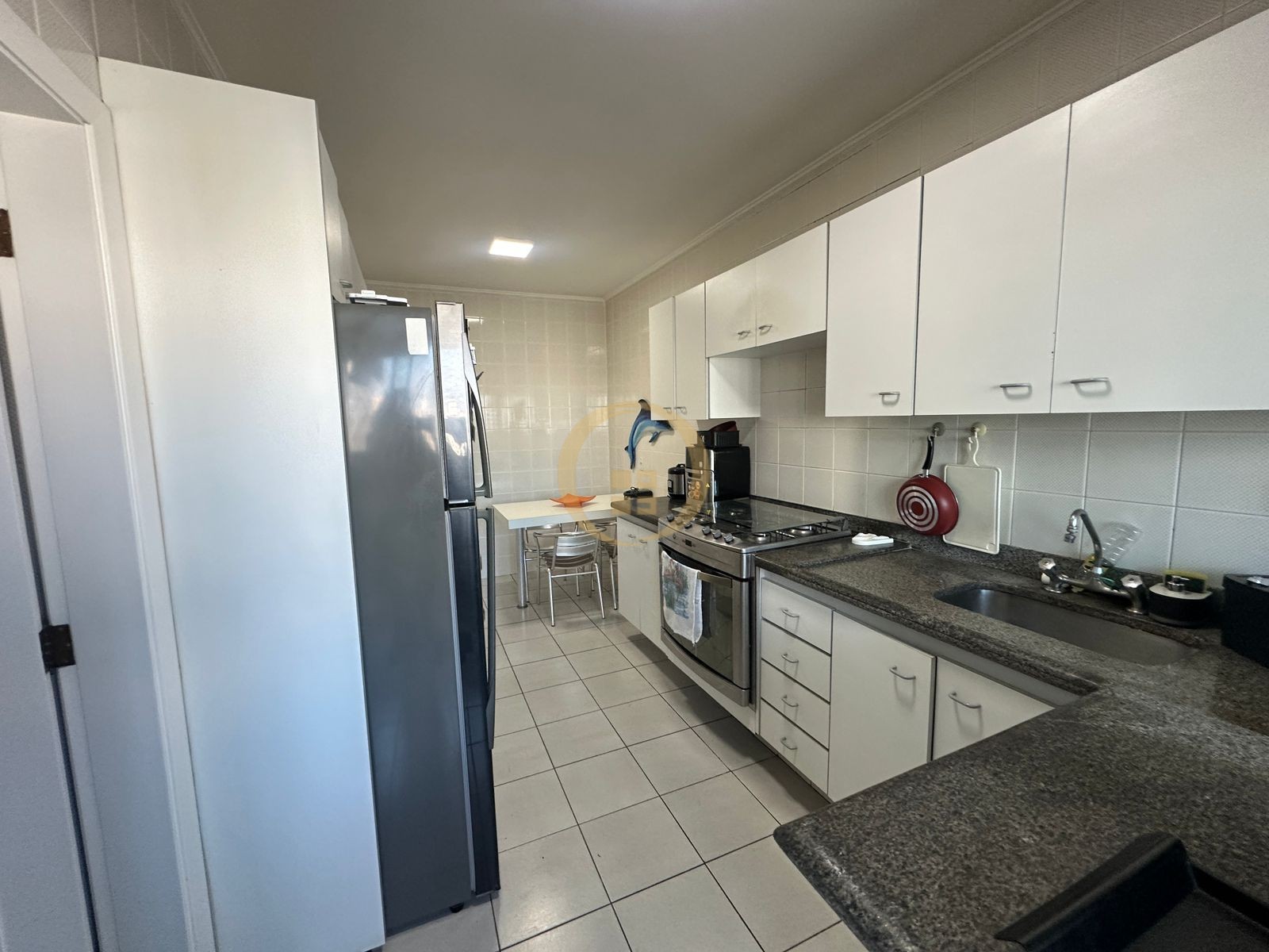 Apartamento na Praia da Pitangueiras, Guarujá - SP