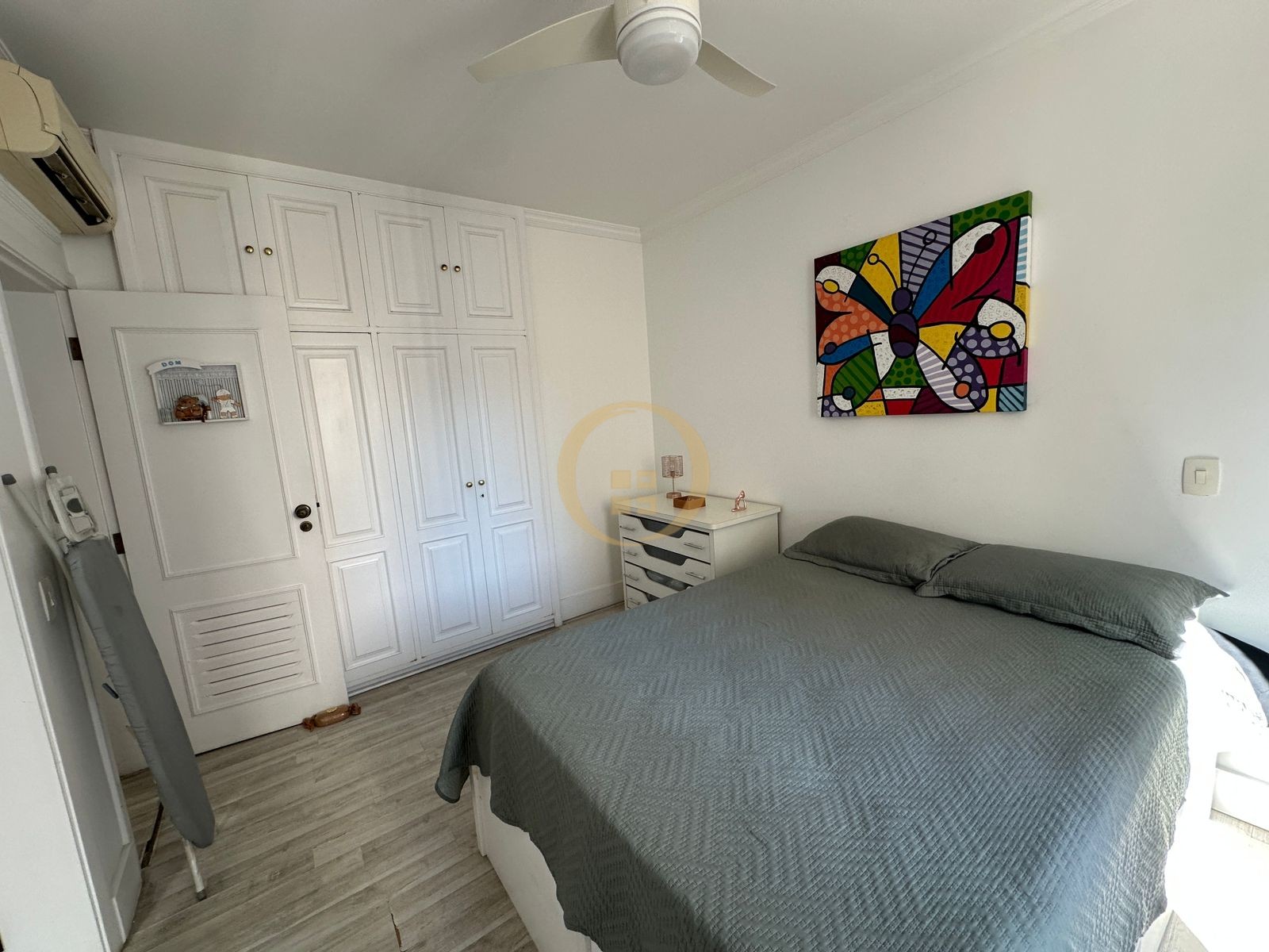 Apartamento na Praia da Pitangueiras, Guarujá - SP