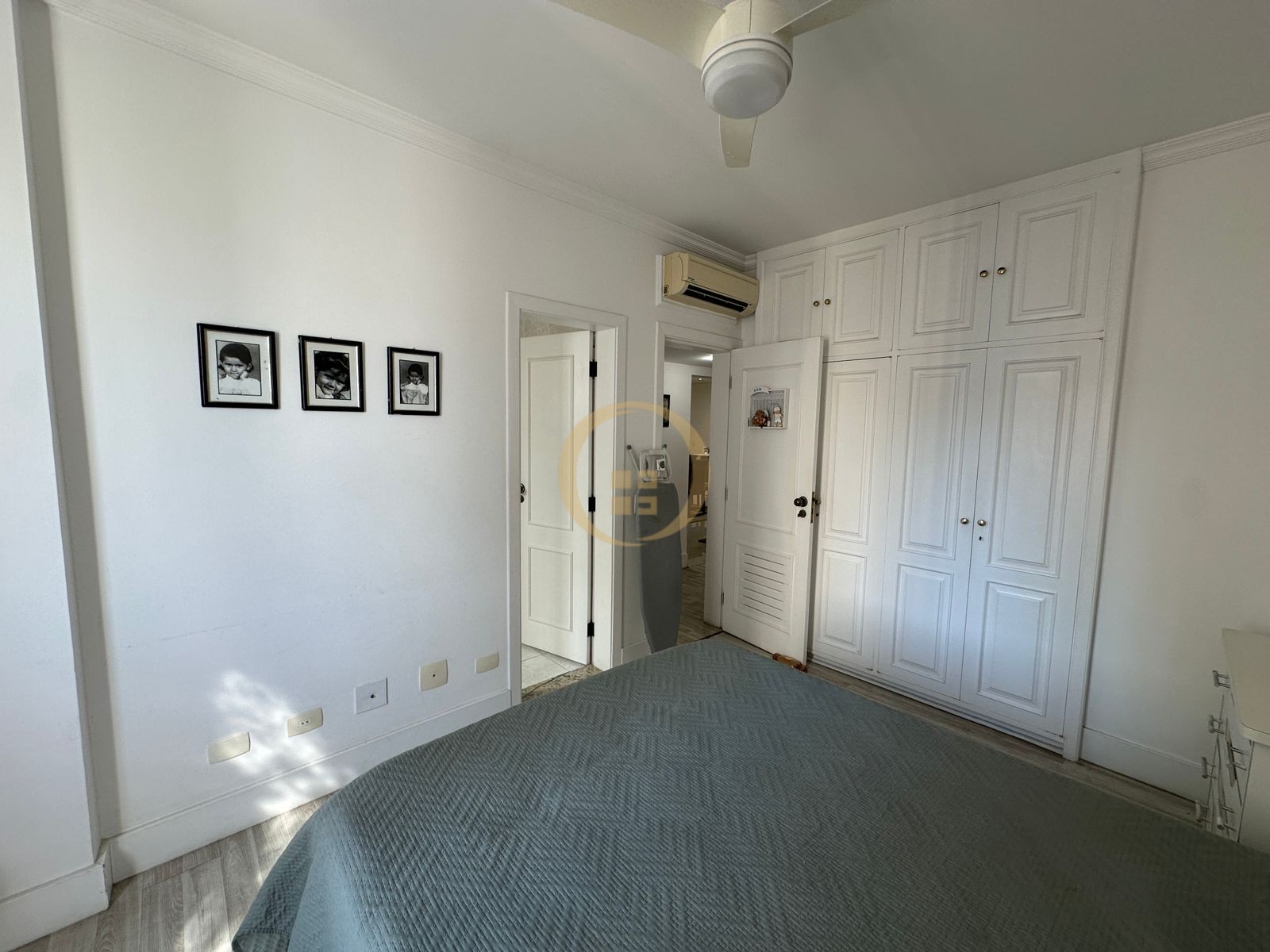 Apartamento na Praia da Pitangueiras, Guarujá - SP