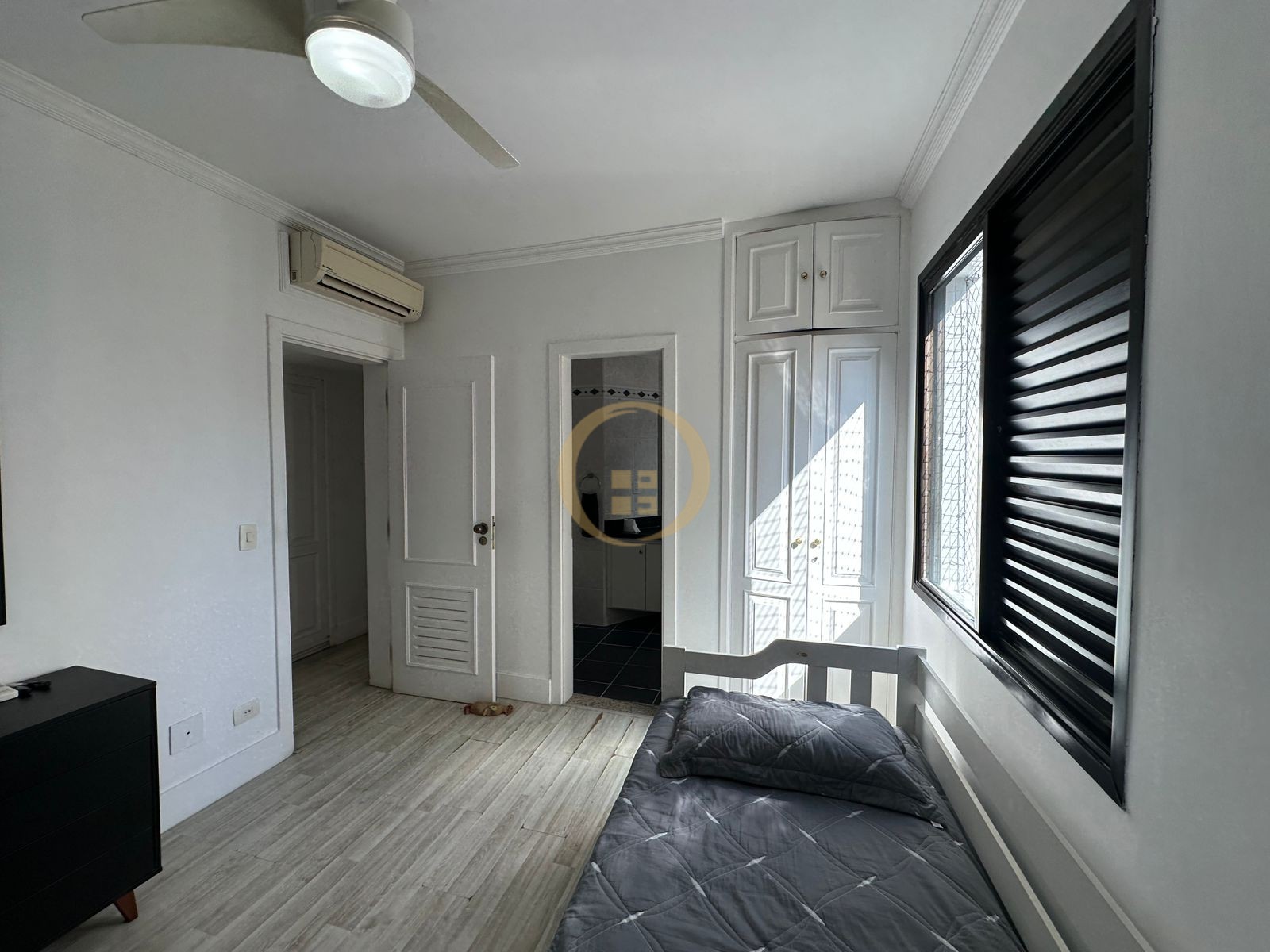 Apartamento na Praia da Pitangueiras, Guarujá - SP