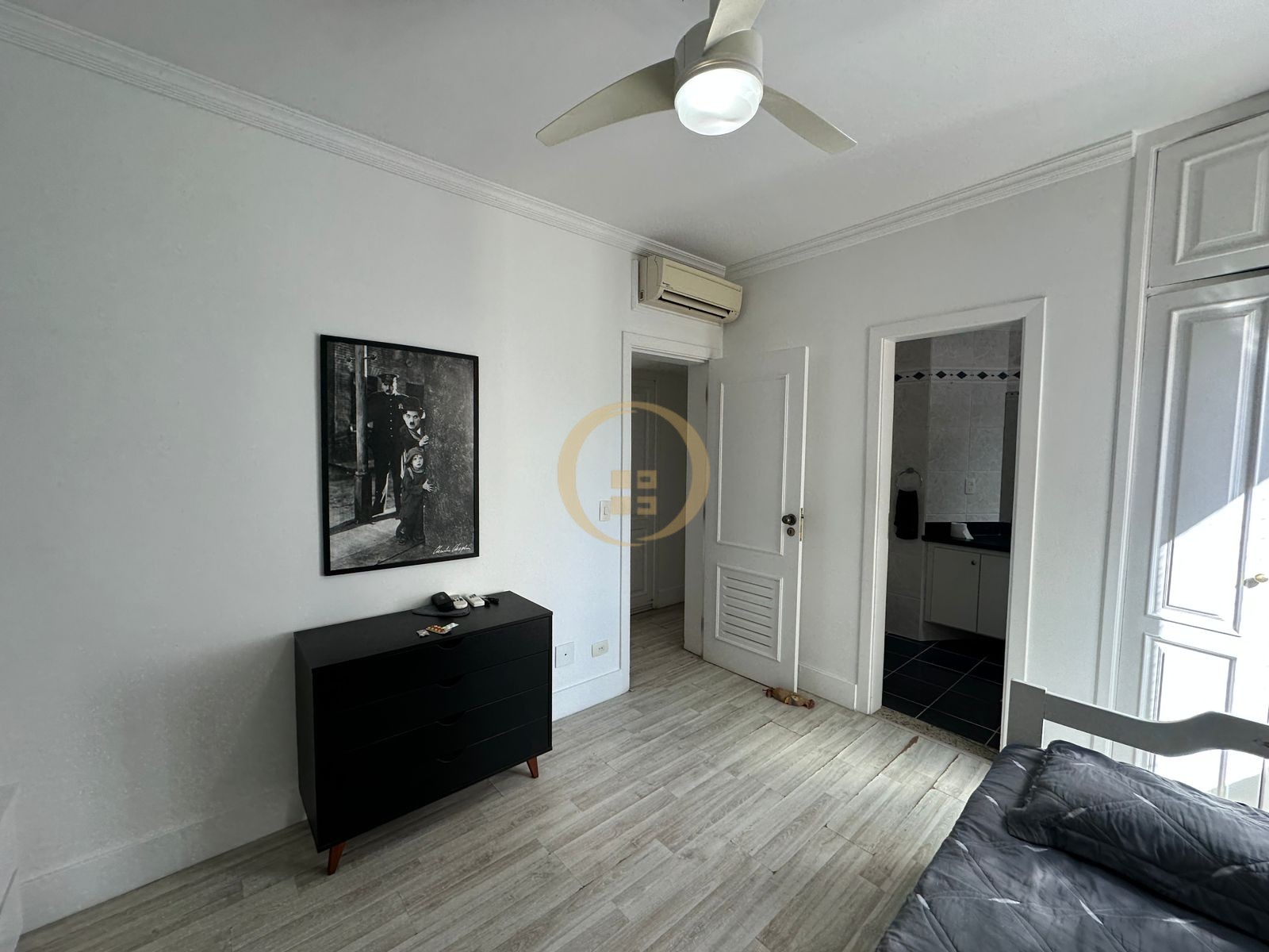 Apartamento na Praia da Pitangueiras, Guarujá - SP