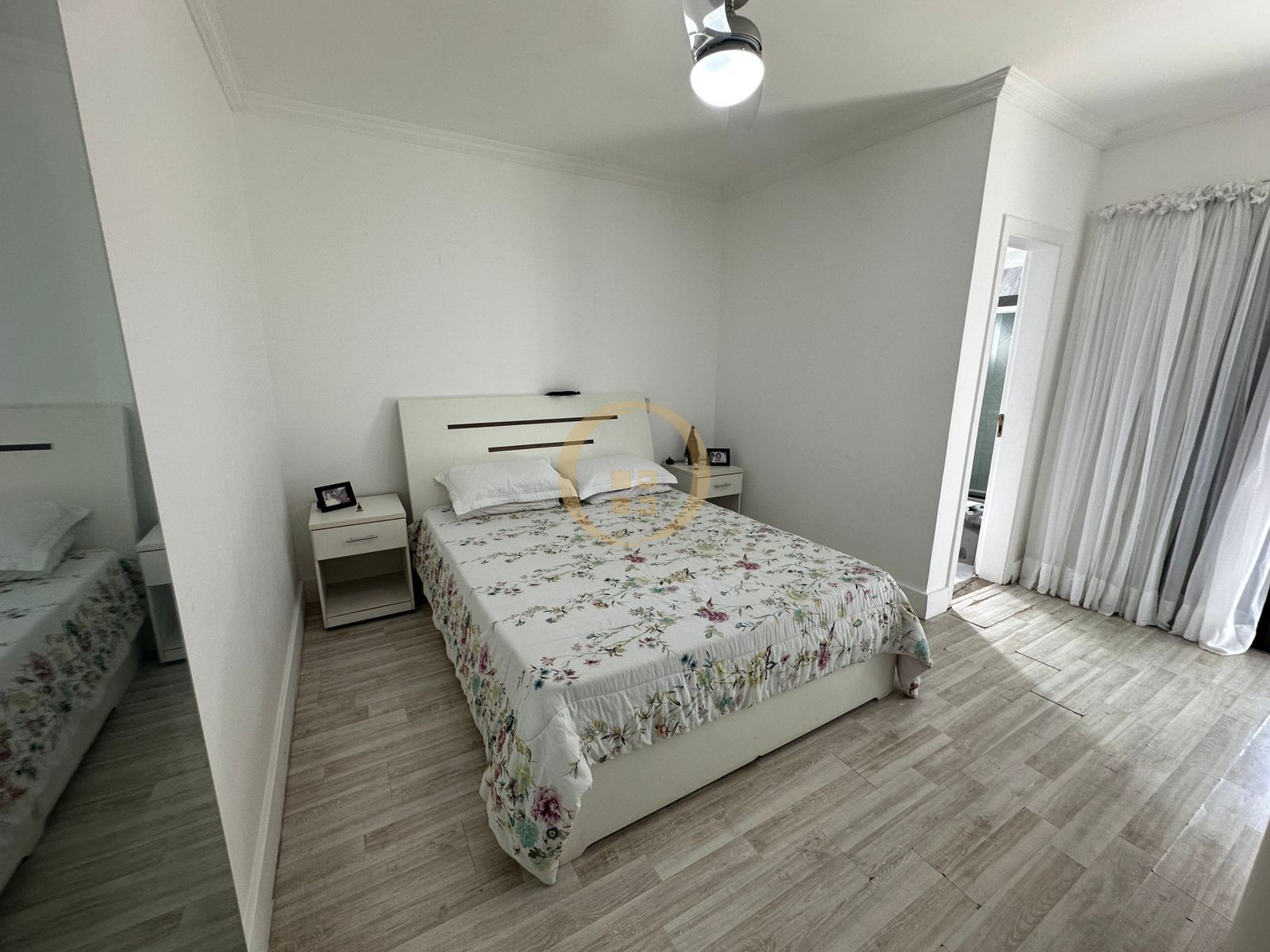 Apartamento na Praia da Pitangueiras, Guarujá - SP