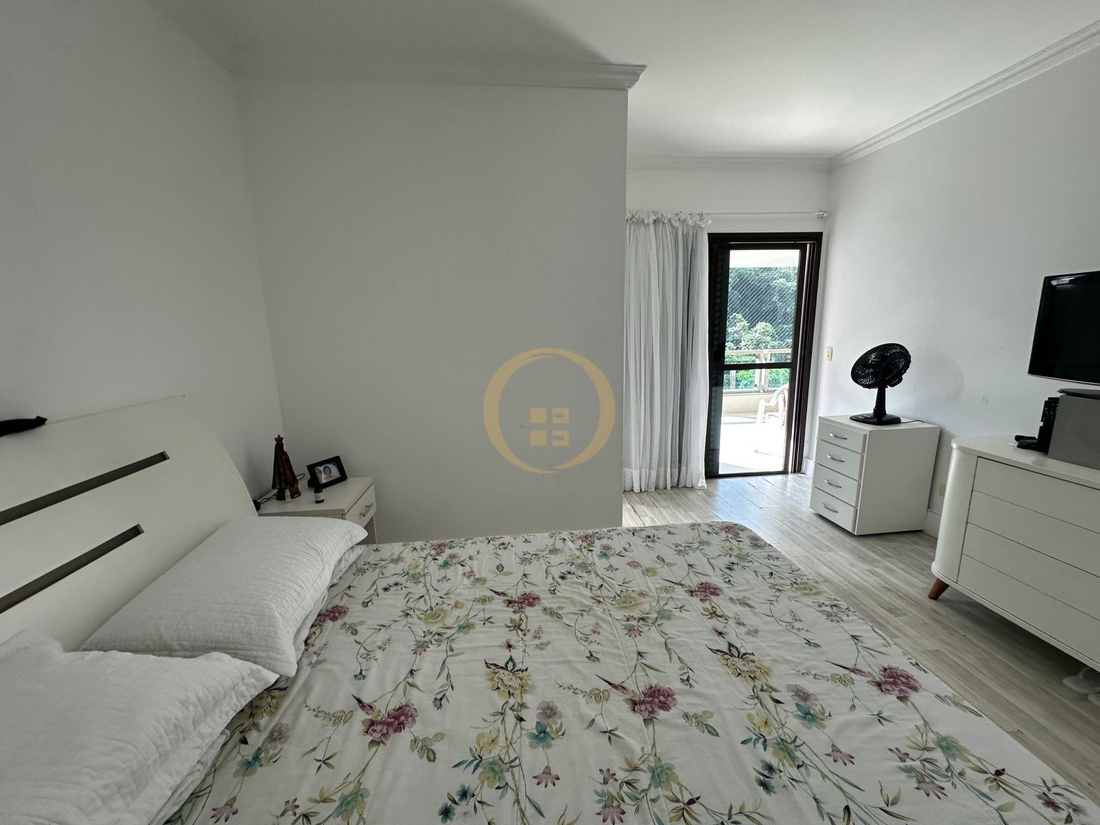Apartamento na Praia da Pitangueiras, Guarujá - SP