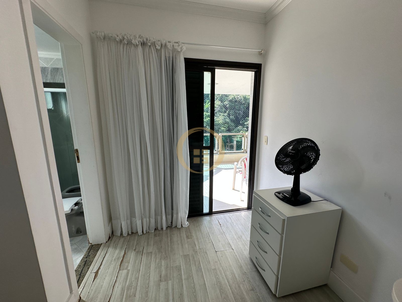 Apartamento na Praia da Pitangueiras, Guarujá - SP