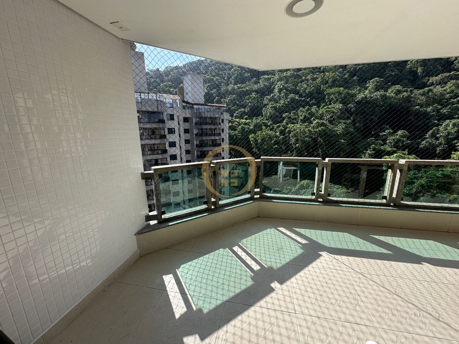 Apartamento na Praia da Pitangueiras, Guarujá - SP