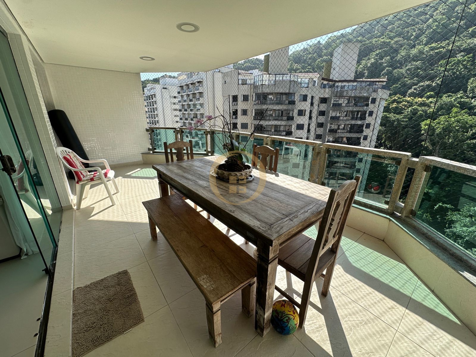 Apartamento na Praia da Pitangueiras, Guarujá - SP