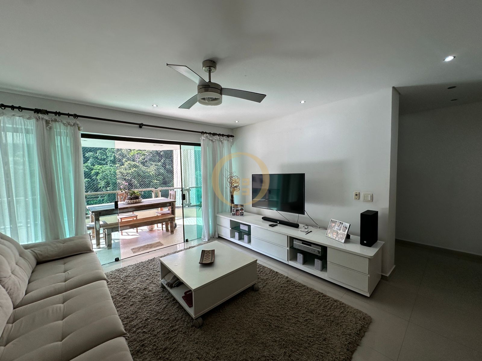 Apartamento na Praia da Pitangueiras, Guarujá - SP