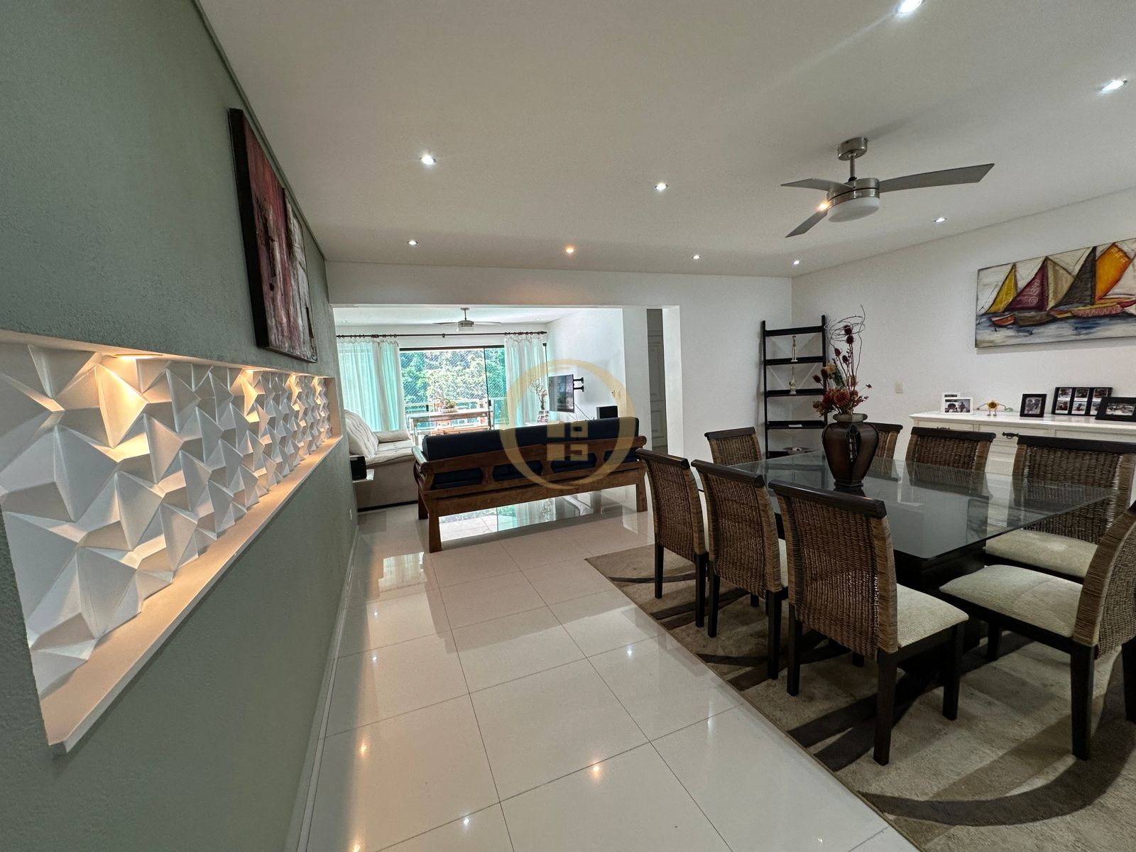 Apartamento na Praia da Pitangueiras, Guarujá - SP