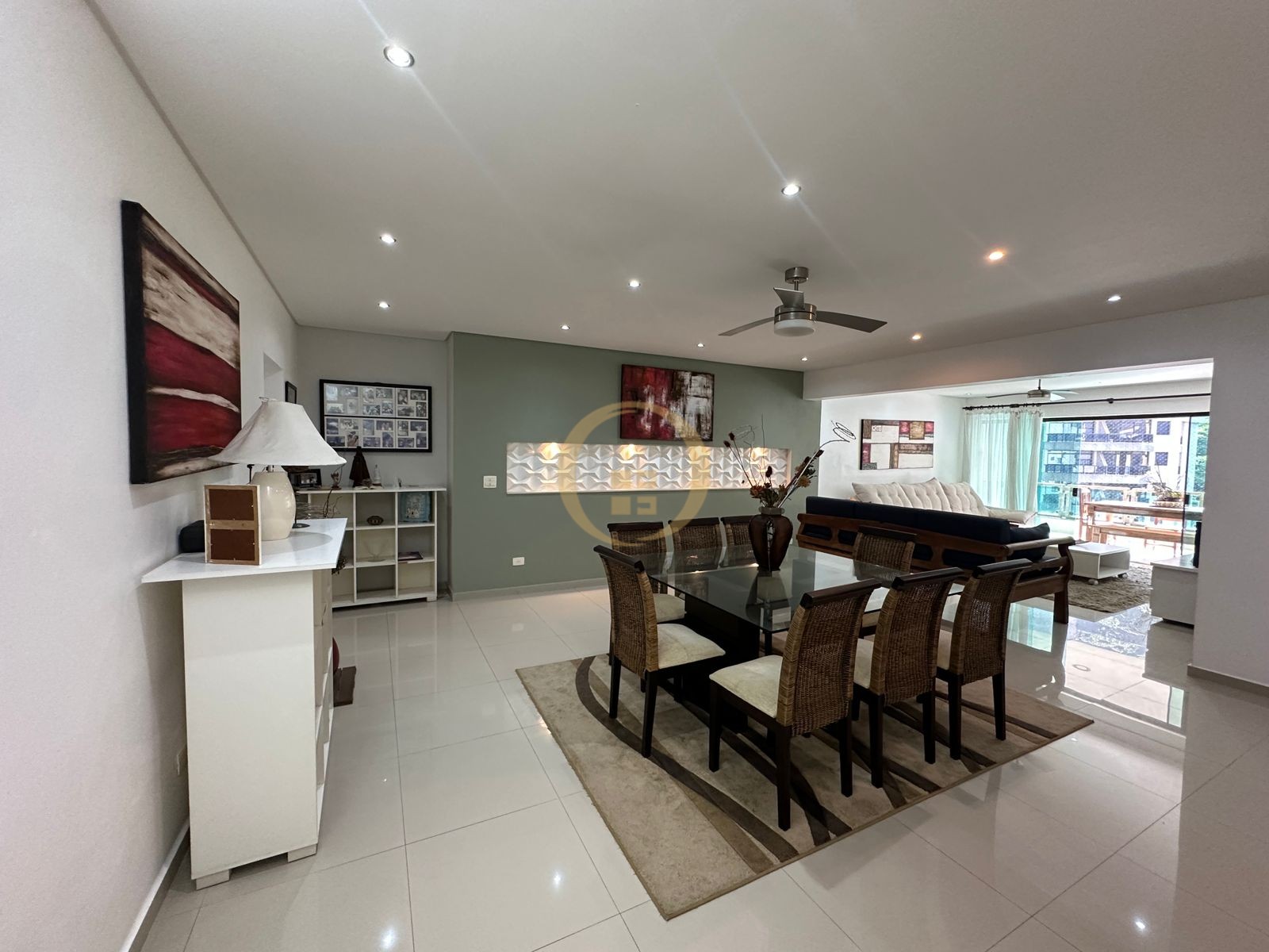 Apartamento na Praia da Pitangueiras, Guarujá - SP