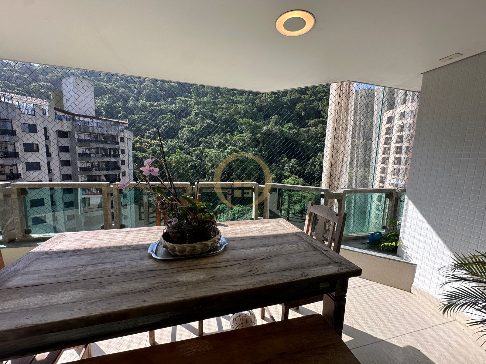 Apartamento na Praia da Pitangueiras, Guarujá - SP