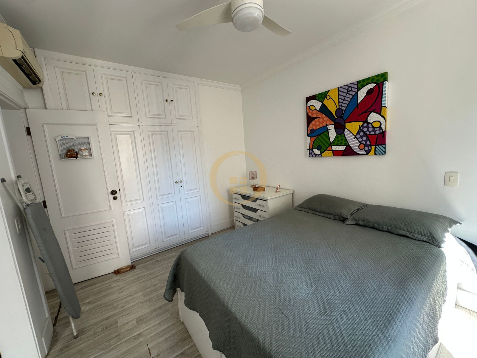 Apartamento na Praia da Pitangueiras, Guarujá - SP
