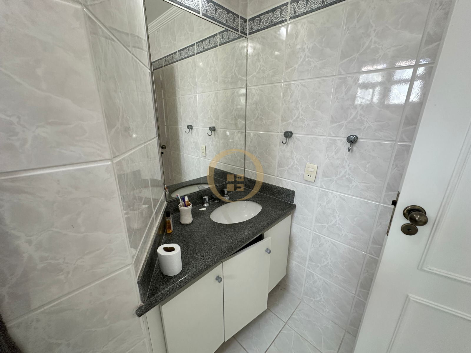 Apartamento na Praia da Pitangueiras, Guarujá - SP