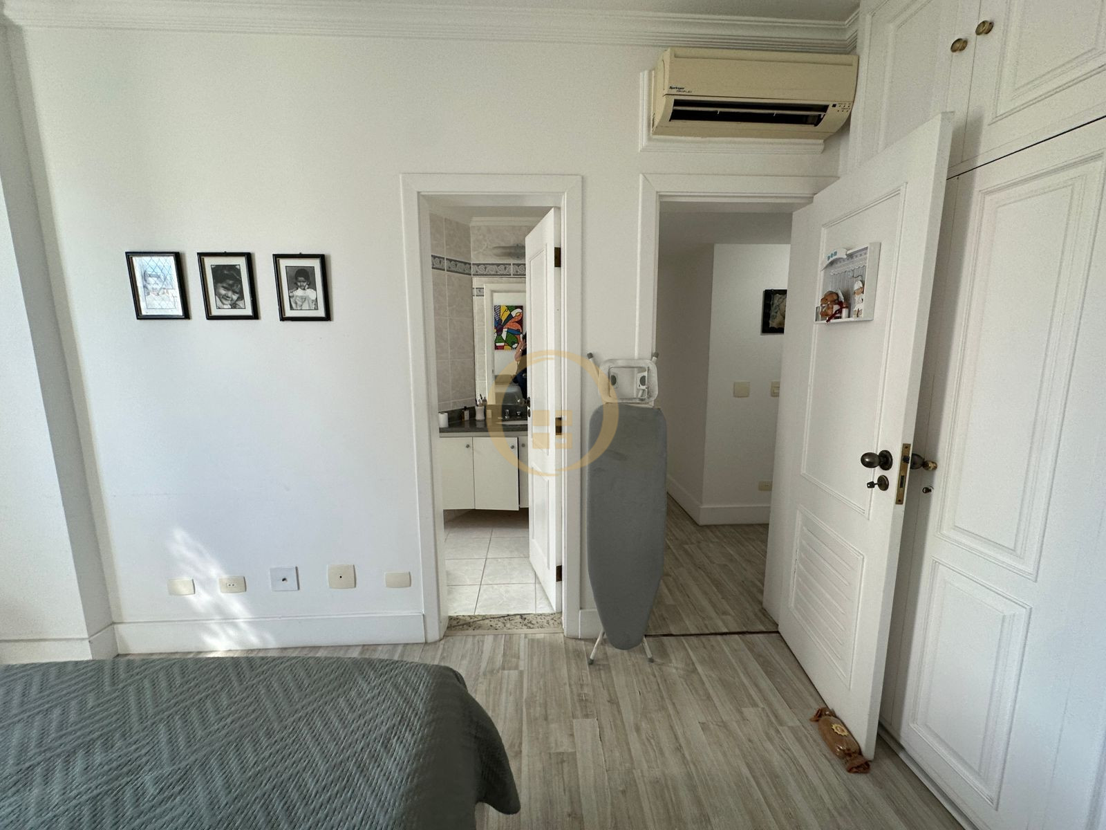 Apartamento na Praia da Pitangueiras, Guarujá - SP