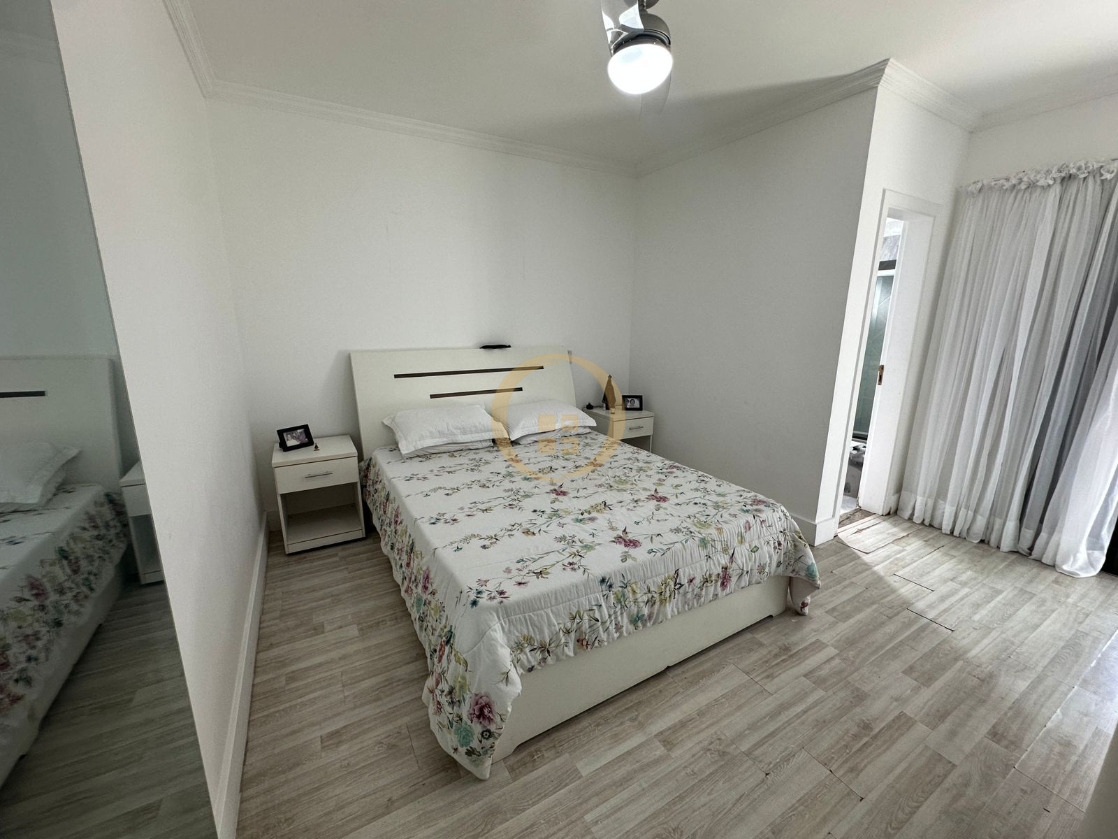 Apartamento na Praia da Pitangueiras, Guarujá - SP