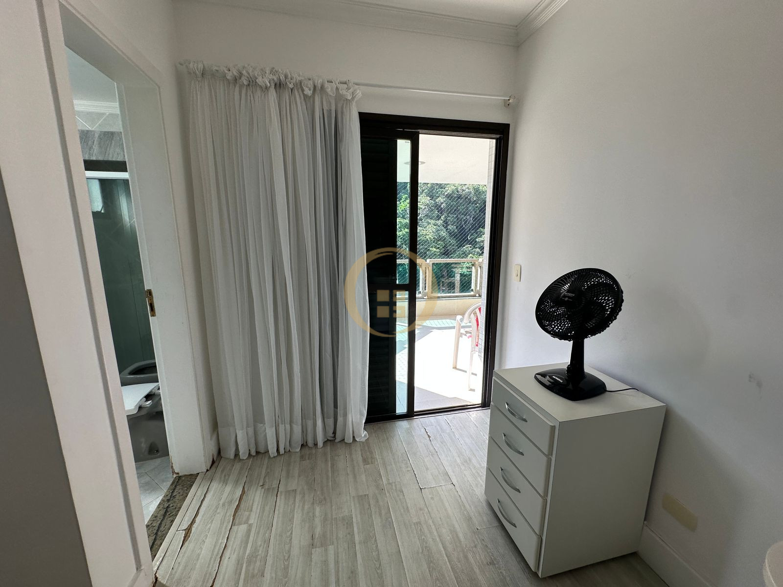 Apartamento na Praia da Pitangueiras, Guarujá - SP