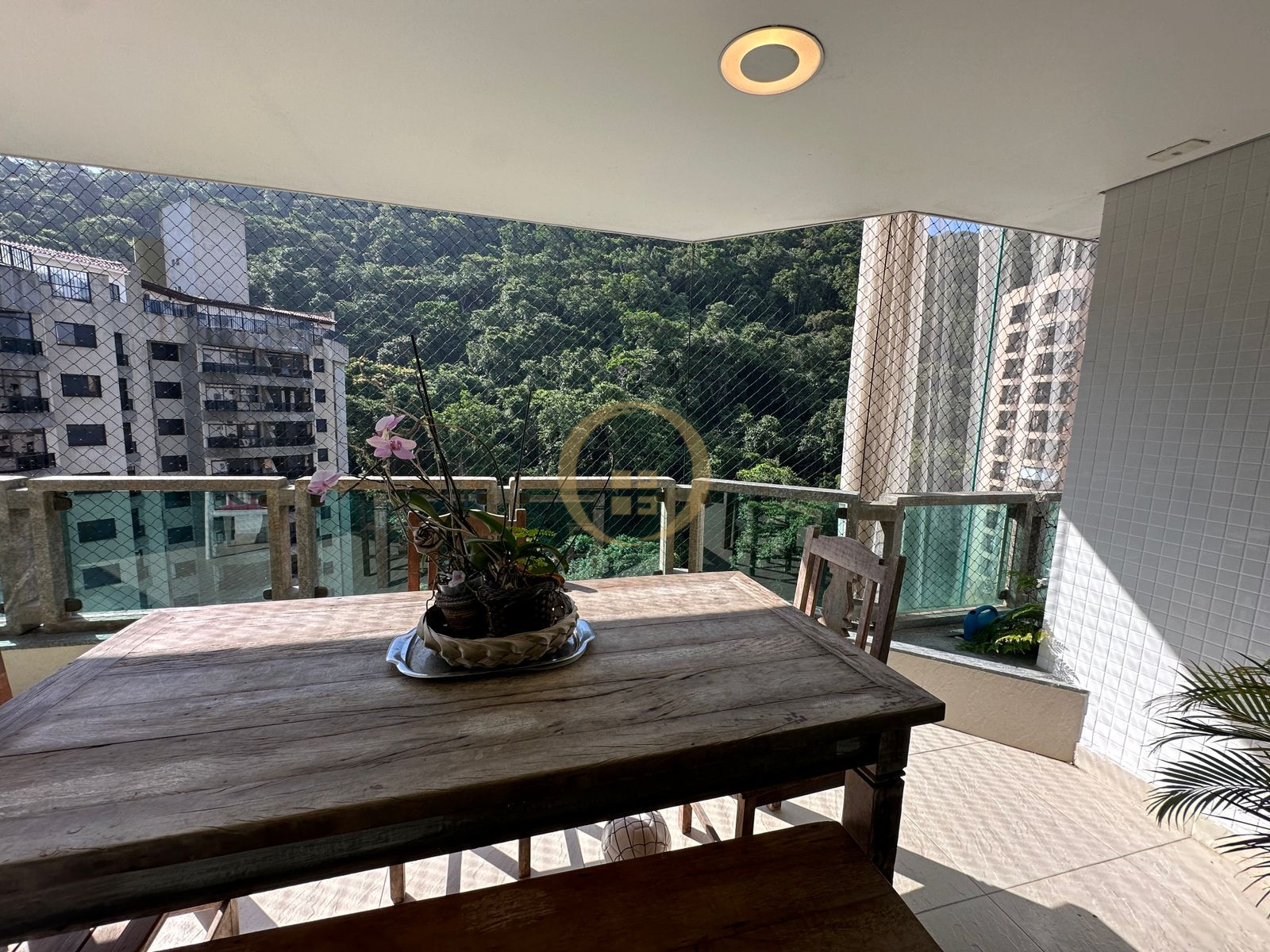 Apartamento na Praia da Pitangueiras, Guarujá - SP